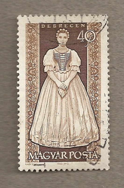 Trajes provinciales:  Mujer de Debrecen