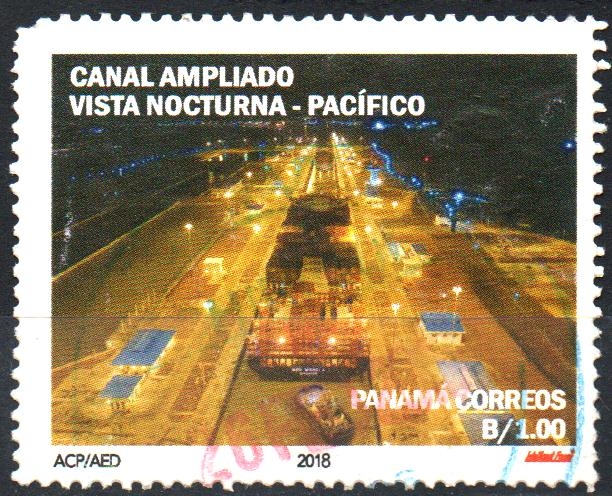 VISTA  NOCTURNA  DEL  CANAL  AMPLIADO  LADO  DEL  PACÍFICO