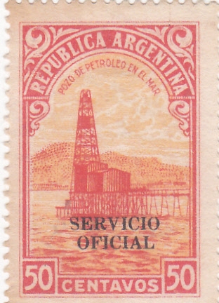 Pozo de petróleo en el mar 