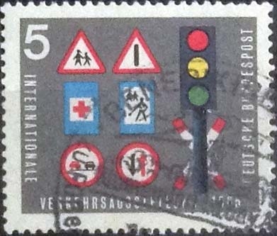 Scott#919 , intercambio 0,20  usd. , 5 cents. , 1965