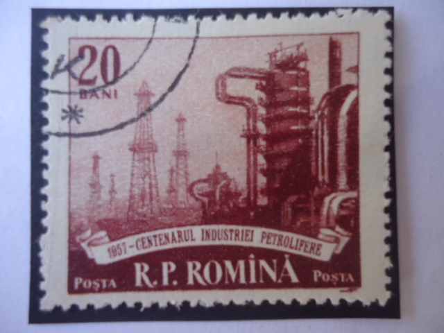 100 años de Industria Petroquímica - Refinería y Torres perforación.
