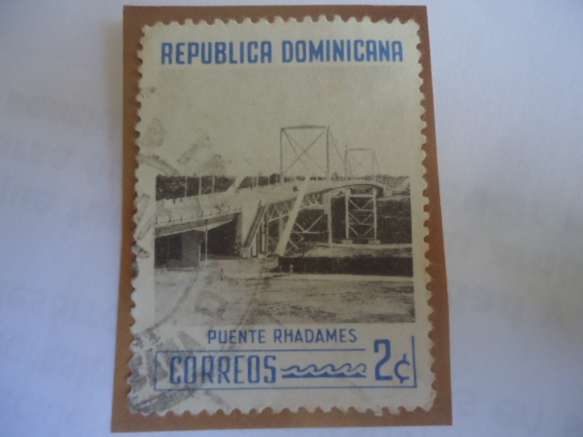 Puente Rhadames (Sobre el río  Ozama.)