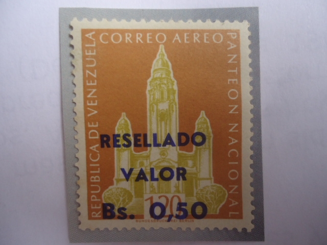 Panteón Nacional-Caracas - Sello resellado, 0,50 sobre 1,20 Bs.