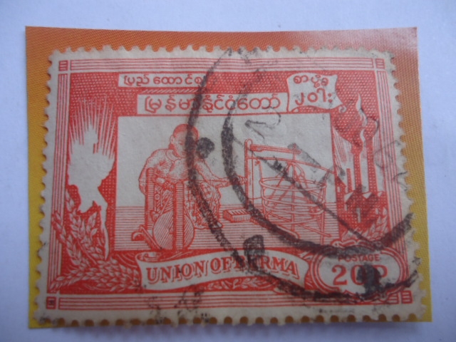 Chica Tejiendo - Union of Burma- Primer Aniversario de Independencia-Valor en nueva Moneda (20 Pya d