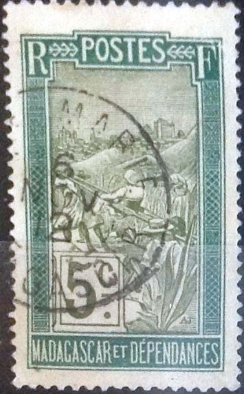 Scott#82 , intercambio 0,20 usd. 5 cents. 1908