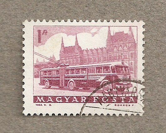 Autobús y parlamento en Budapest