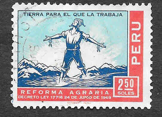 519 - Promulgación de la Ley de Reforma Agraria