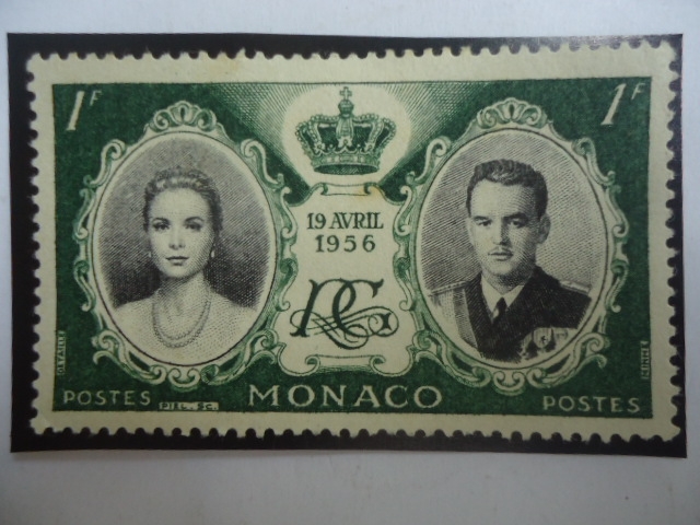 Grece Kelly y Raniero III - Boda de la Atriz Estadounidense 19 Abril, 1956 - Corona y Monograma.
