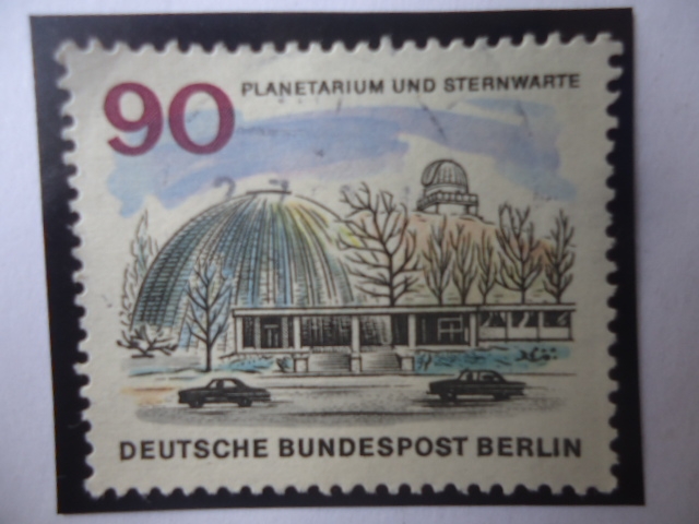 Planetarium und Sternwarte  -Planetario y el Observatorio Wilhelm Foerster-Berlín.