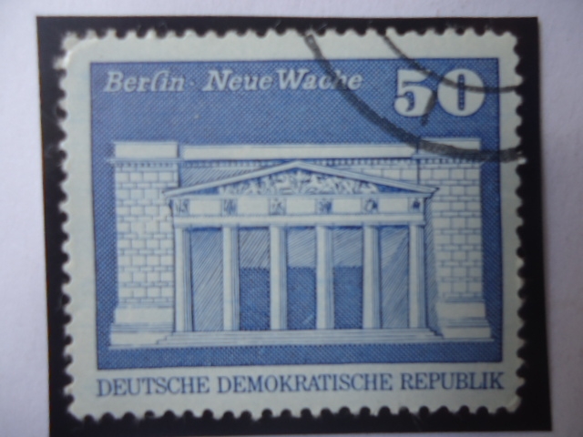 Berlin Neue Wache (1818)- Edf. Nueva Guardia, de Berlín (Edif. Neoclásico-Culumnas Dóricas)