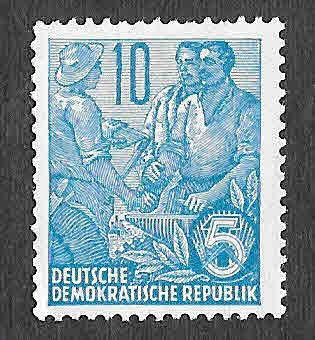 227 - Trabajador, Campesino e Intelectual (DDR)