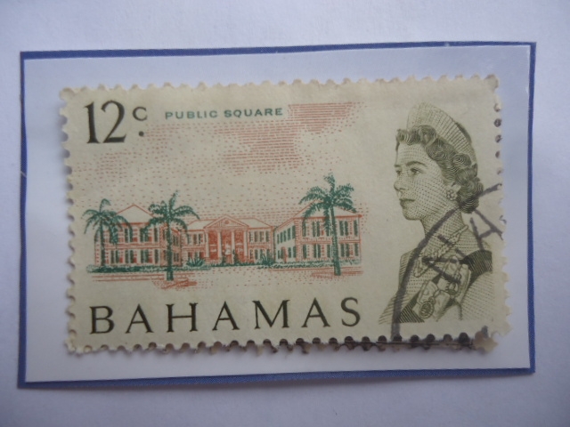 Plaza de la Republica - Queen Elizabeth II  sello de 12  Cénts  Bahameño, año 1966.