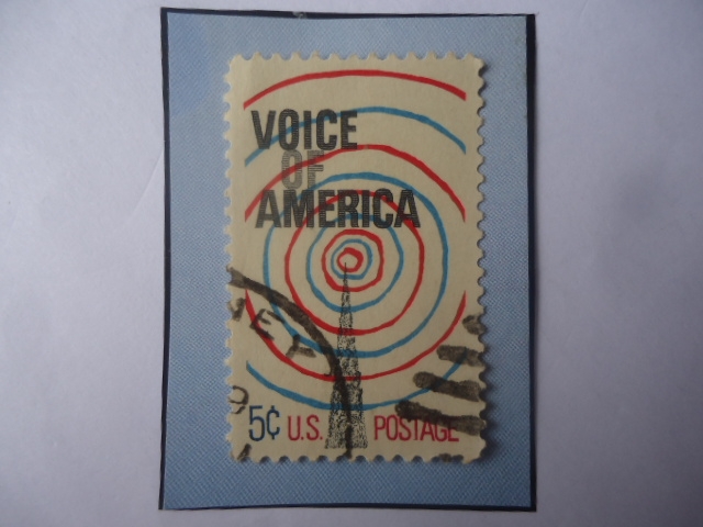 Radio Transmission Tower and Waves-Serie: Voice of American-Voz de Americano-Radio Trasmisión y Onda