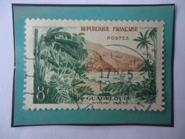 Guadeloupe- reviere Sens- Guadalupe-Distrito de Seans- Sello de 8 Fr. Francés, año 1957