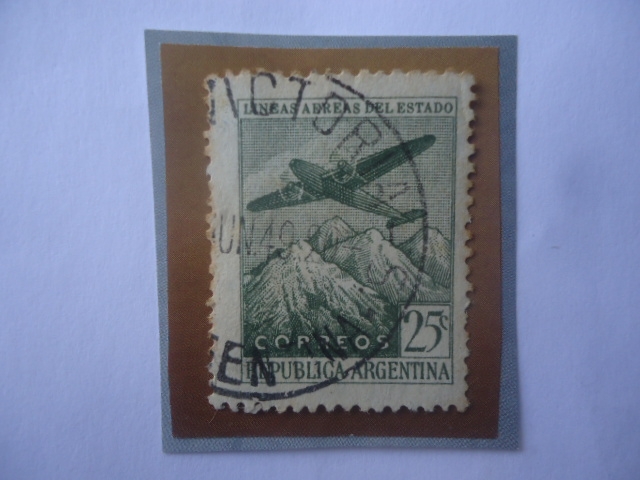 Líneas Aéreas  del Estado- Avión sobre la Cordillera de los Andes - Sello de 25 Ctvs. Año 1946. 