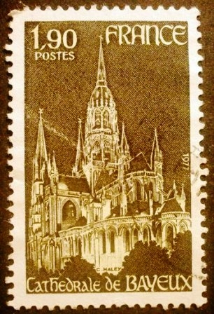 Turismo. Bayeux. La Catedral de noche 