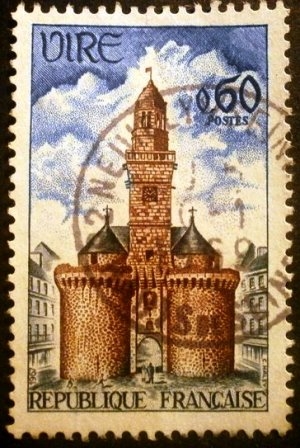 La puerta y la torre del reloj de Vire