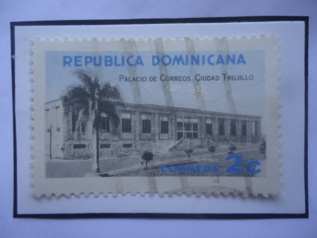 Palacio de Correos  Ciudad Trujillo- Sello de 2 Ctvos. Año 1960.