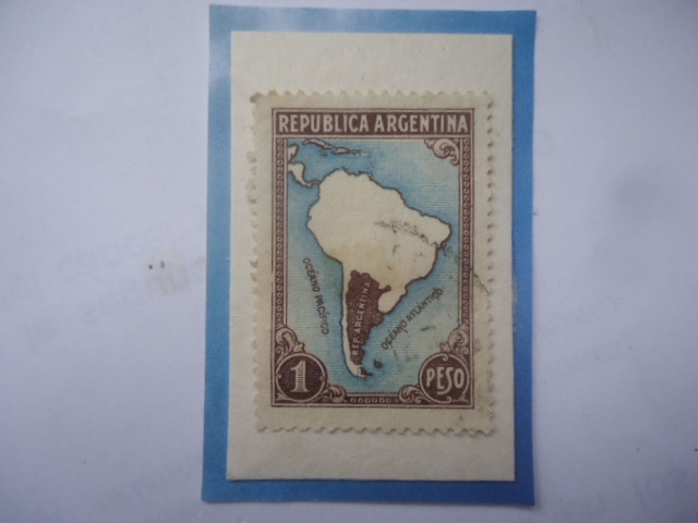 Mapa de Sur América y la Republica de Argentina- Sello de 1 peso, año 1936.