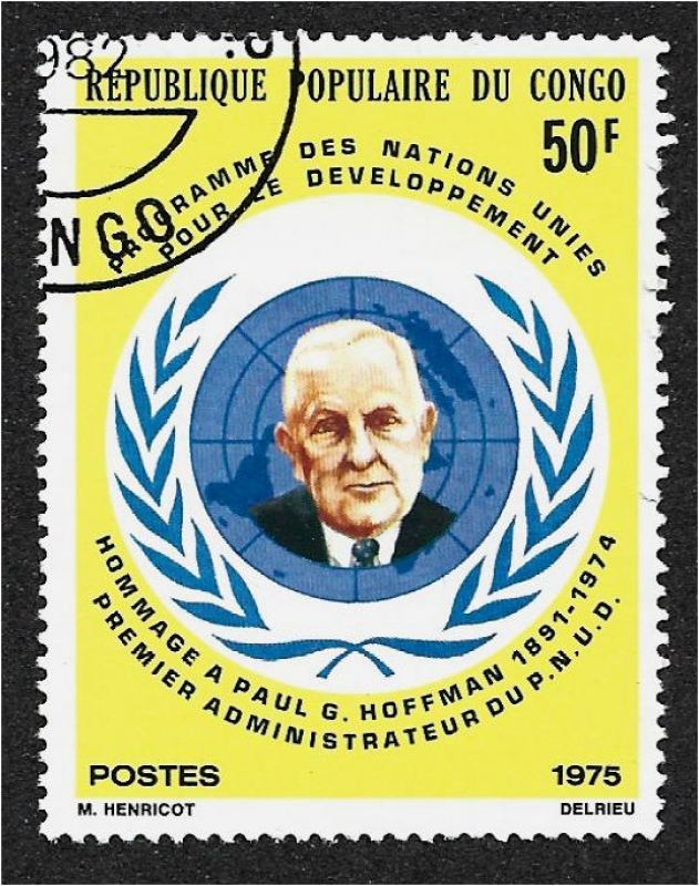Paul G. Hoffman y el emblema de la ONU