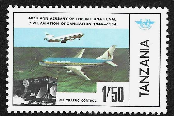 40 años de la Organización Internacional de Aviación Civil. Douglas DC-10, avión Boeing 737 y contro