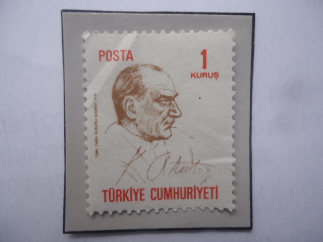 Mustafa Kemal Ataturk (1881-1938)-Presidente (1923)-Padre y Fundador de la Rep. Turca.