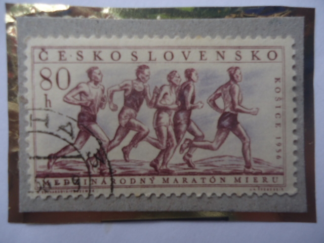 Carrera de Atletismo - en la Ciudad de Kosica- Eslovaquia- Sello de 80 Halir. Año 1956