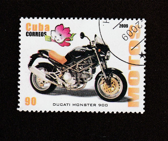 Moto Ducati modelo Monster 900