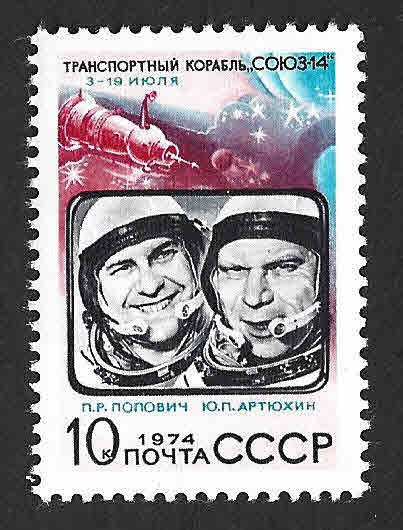 4256 - Cosmonautas