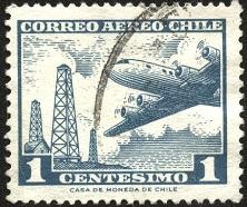 Torres de extracción de petróleo y avión cuatrimotor.