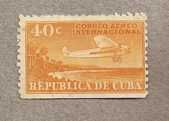 Avión sobre la costa de Cuba