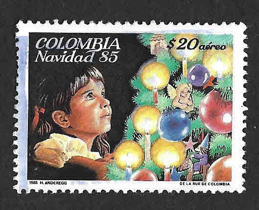 C755 - Nia y rbol de Navidad