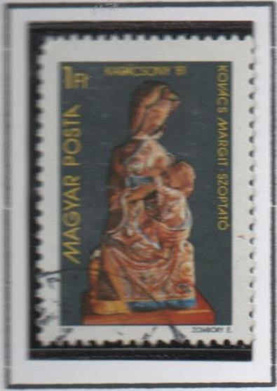 esculturas. Maria amamantando al Niño