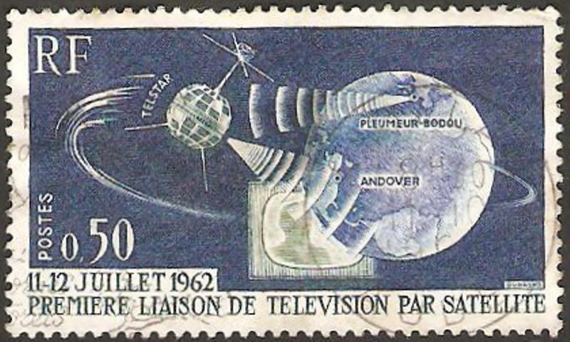 Primera emisión de televisión por satélite