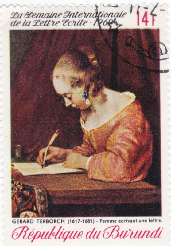 mujer escribiendo unas letras