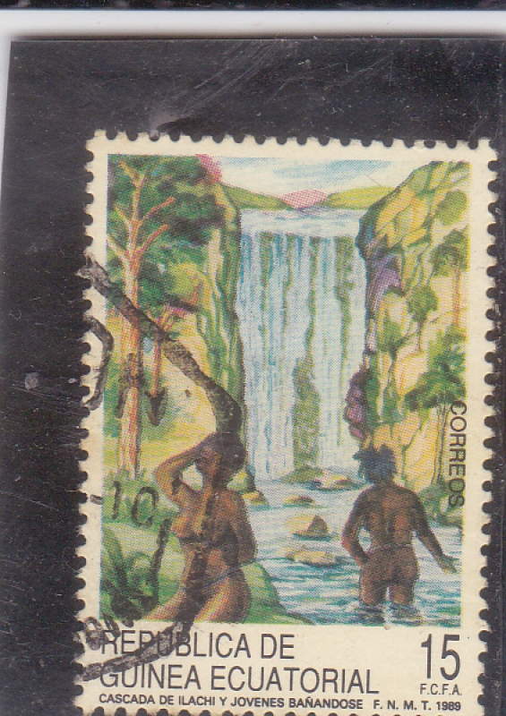 cascada de Ilachi y jovenes bañandose