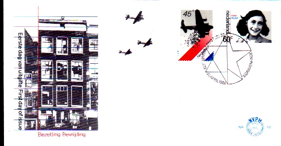 Un Lancaster Avro Tipo 683 lanzando paquetes de comida. Ana Frank (1929-1945)