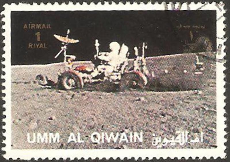 umm al qiwain, andando en vehiculo por la luna