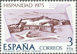 ESPAÑA 1975 2295 Sello Nuevos Hispanidad Uruguay Fortaleza de Santa Teresa c/señal charnela