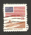 Stamps United States -  bandera y máquina segadora