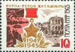 Stamps Russia -  Pueblos soviéticos heroicos, estrella de oro y escena de defensa de Kiev