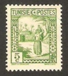 Stamps Tunisia -  Mujer llevando tinaja
