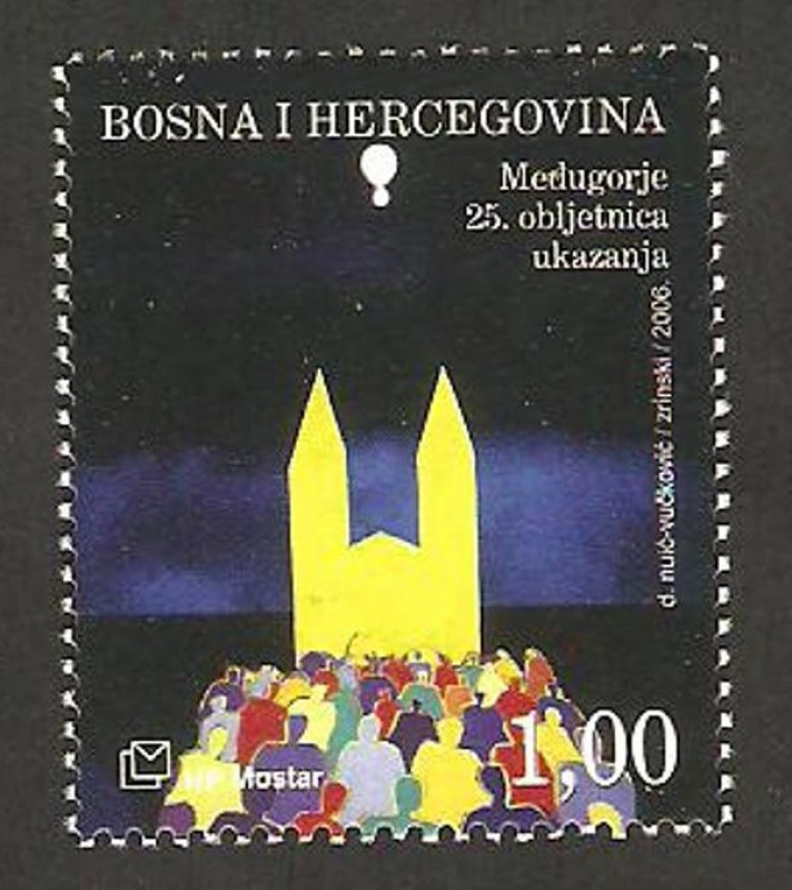 feligreses a la iglesia de medugorje