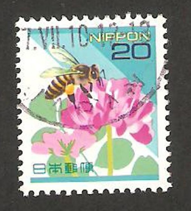 Abeja en flor