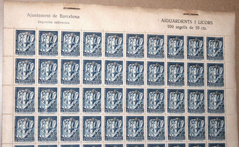 REPUBLICA Y GUERRA CIVIL PLIEGO DE 100 SELLOS FISCALES, BARCELONA, AIGUARDIENTS I LICORS. 10 CTS. NU