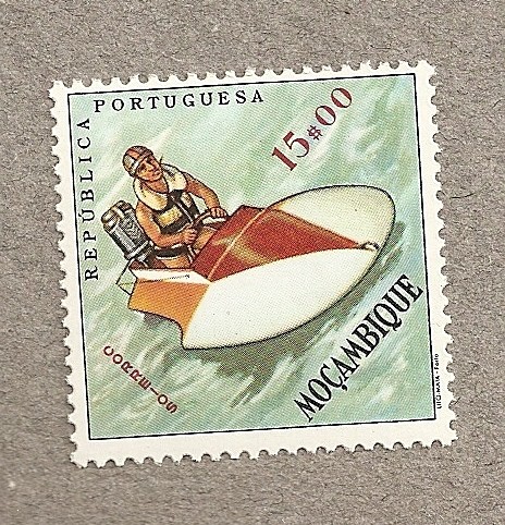 Canoa a motor