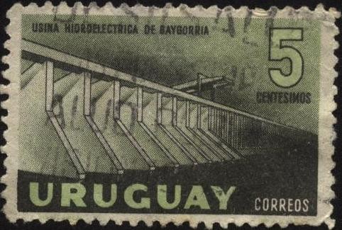 Usina hidroeléctrica de Baygorria en el Río Negro.