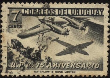 U.P.U. 75 Años. Avión cuatrimotor sobrevolando una carreta. 