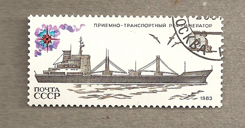 Gran barco frigorífico