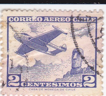avión y figura Moai